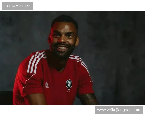 索尔福德正式签约原布莱克浦门将查普曼增强球队实力